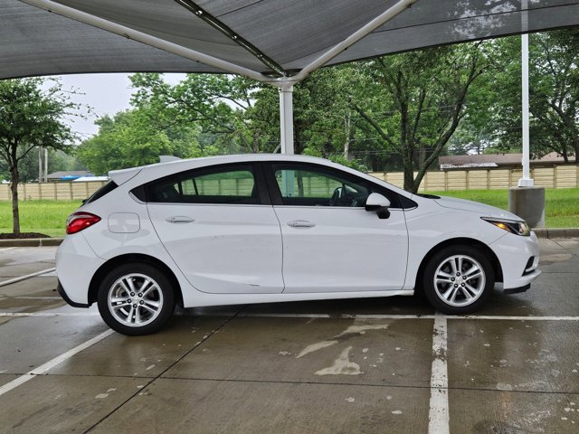 Used 2018 Chevrolet Cruze LT w/ Convenience Package FWD image 4