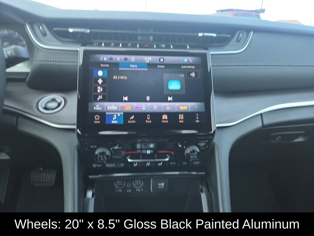 New 2025 Jeep Grand Cherokee L Limited w/ Black Appearance Package image 17