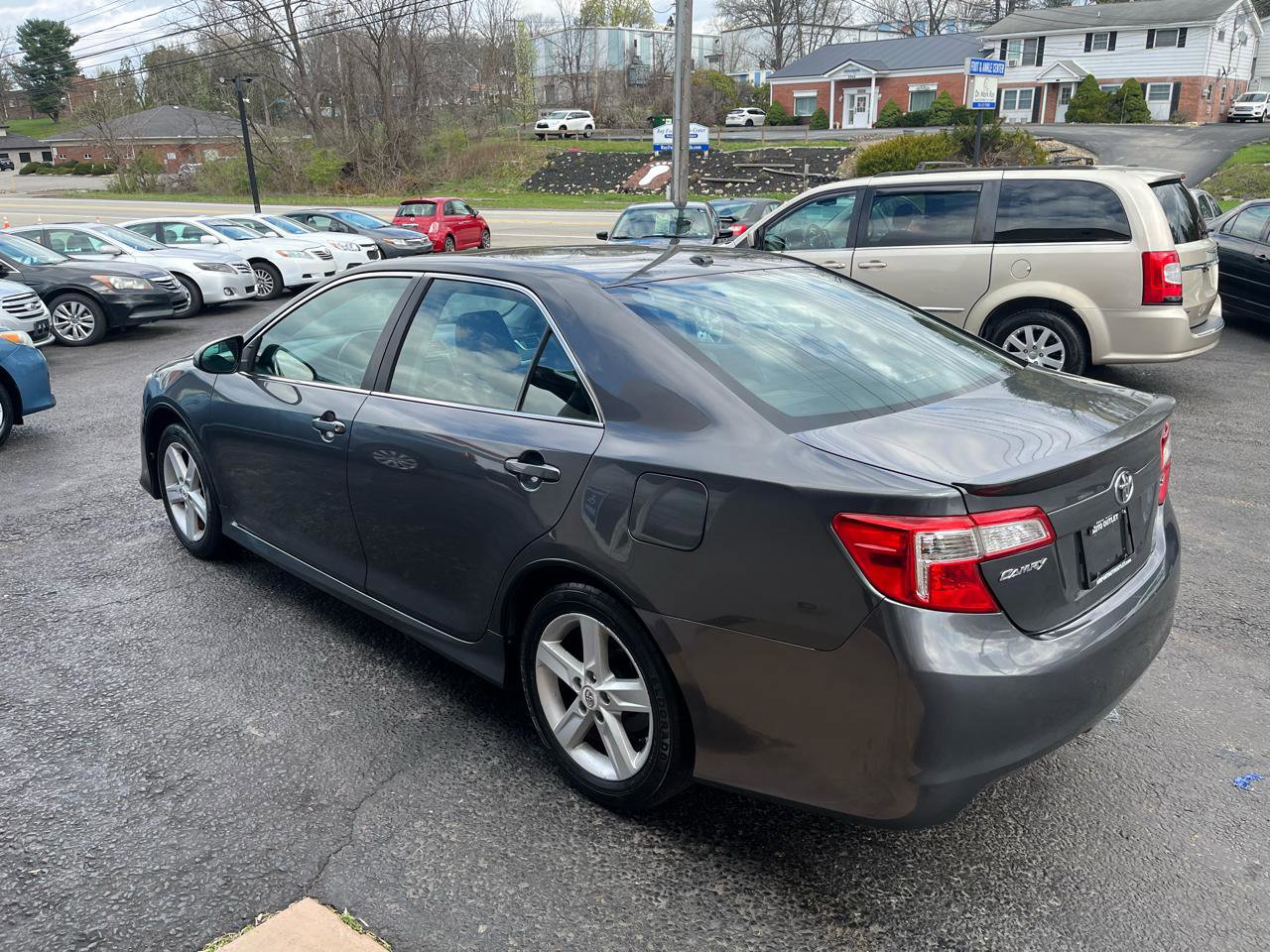 Used 2012 Toyota Camry SE FWD image 9