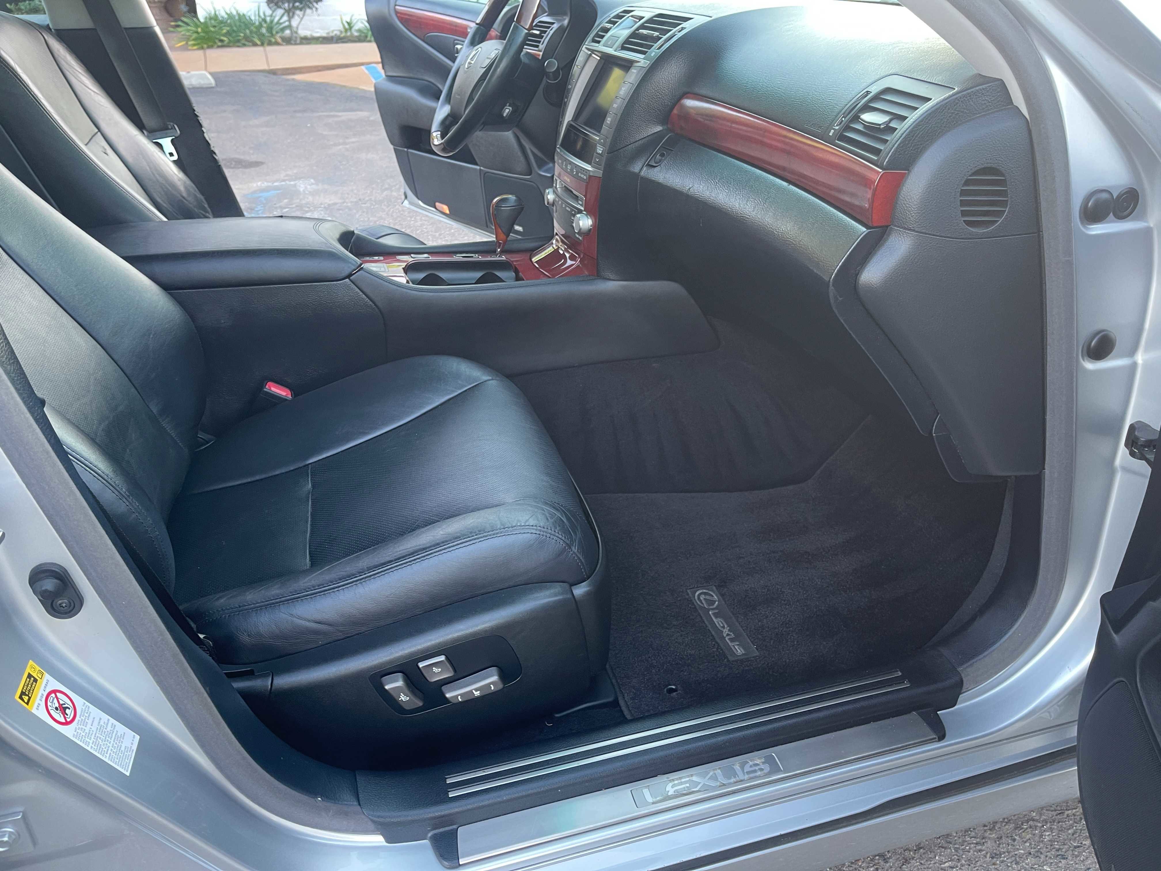 Used 2011 Lexus LS 460 w/ Comfort Pkg image 16