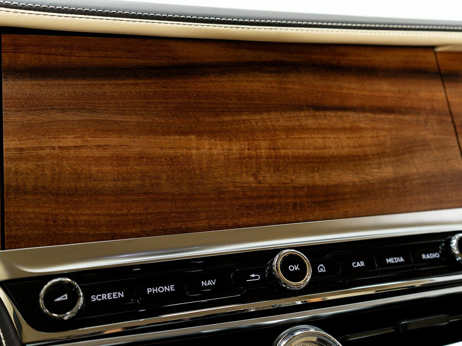 New 2025 Bentley Flying Spur Plug-In Hybrid image 17