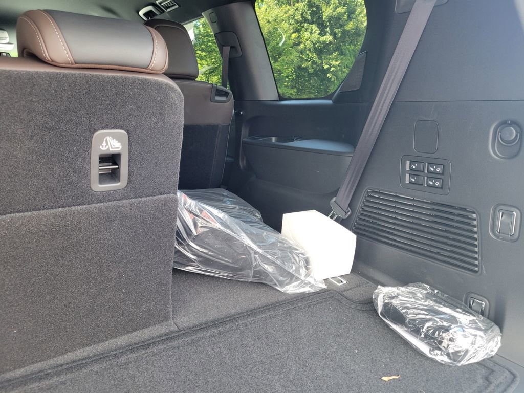 New 2025 Nissan Armada SL w/ Captain's Chari Seat Package image 39