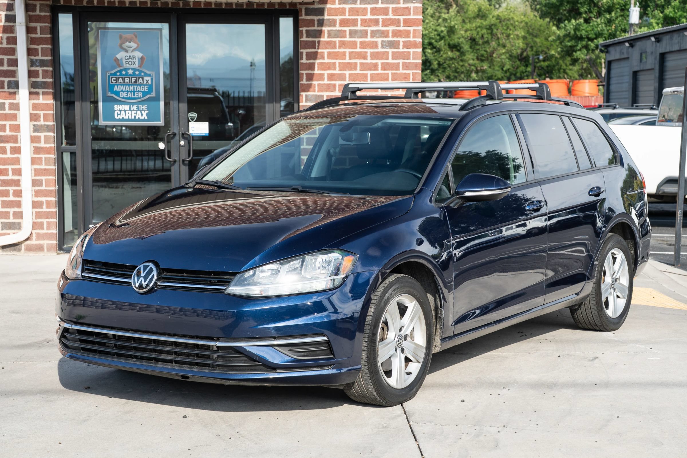 Used 2018 Volkswagen Golf SE FWD image 1
