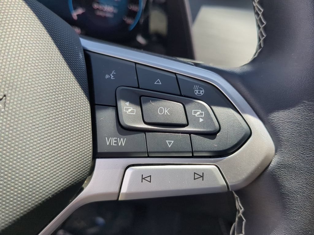 Used 2025 Volkswagen Atlas Cross Sport SE FWD image 29