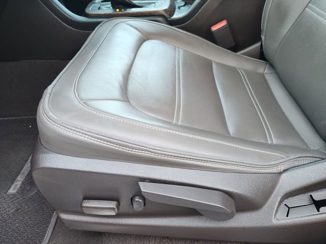 Used 2022 GMC Canyon Denali image 18