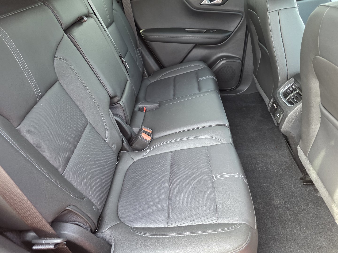 Used 2019 Chevrolet Blazer LT w/ Sun and Wheels Package AWD/4WD image 19