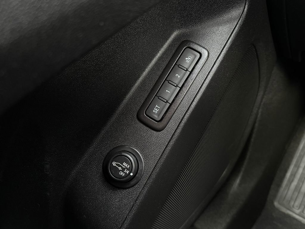 Used 2020 Chevrolet Equinox LT w/ Sport Edition image 20