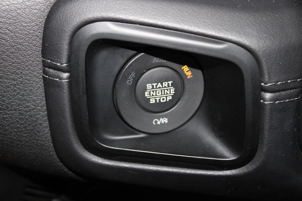Used 2025 Jeep Wrangler Unlimited Sahara AWD/4WD image 41