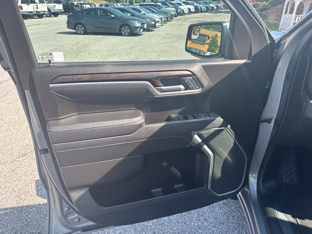Used 2025 GMC Sierra 1500 SLT AWD/4WD image 11