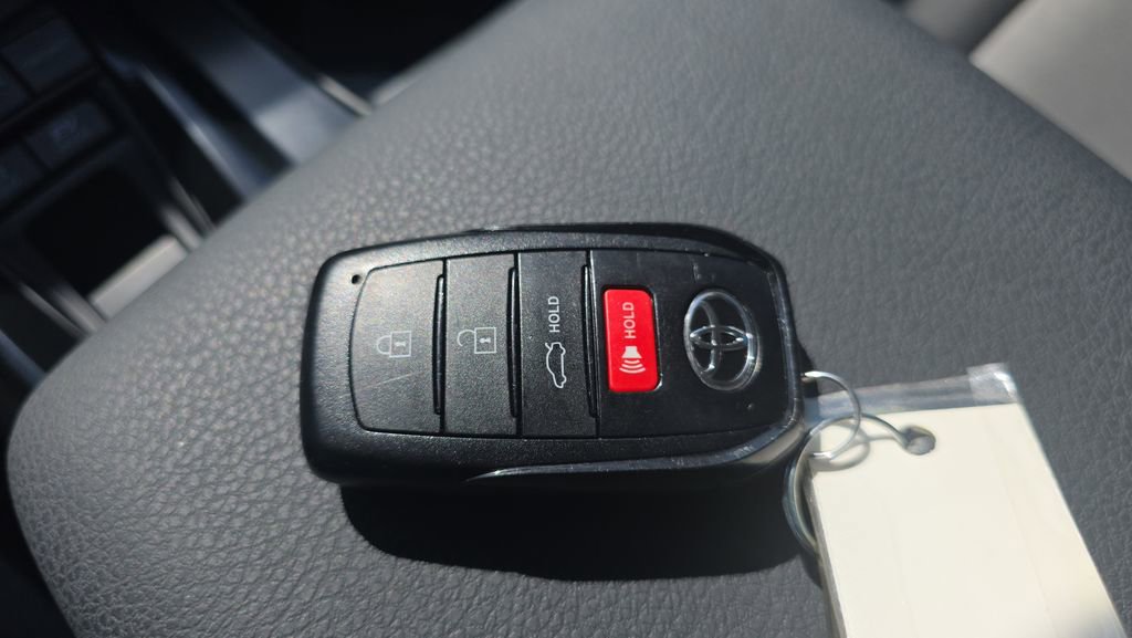 Used 2025 Toyota Camry Hybrid FWD image 28