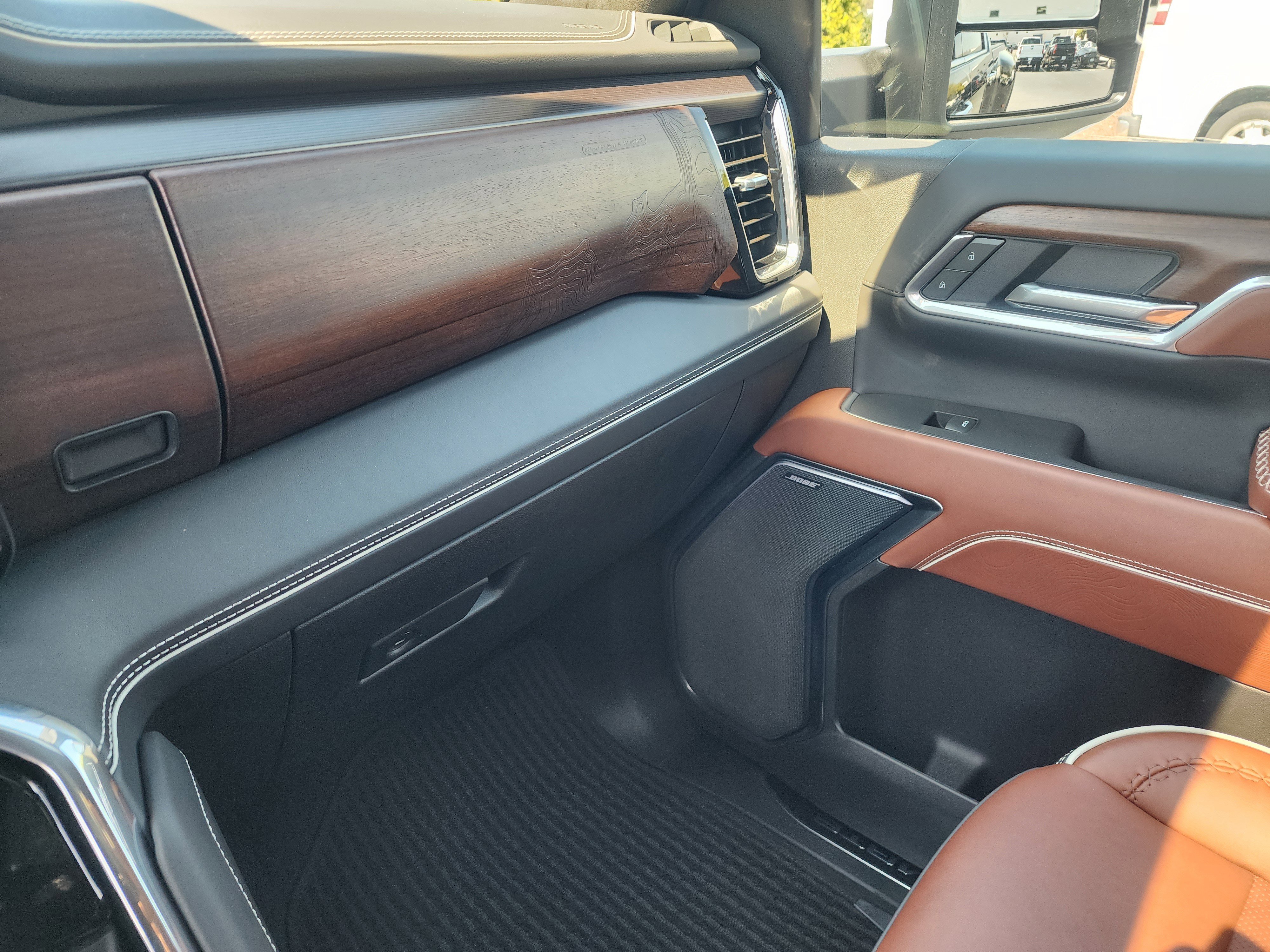 Used 2025 GMC Sierra 3500 Denali Ultimate image 36