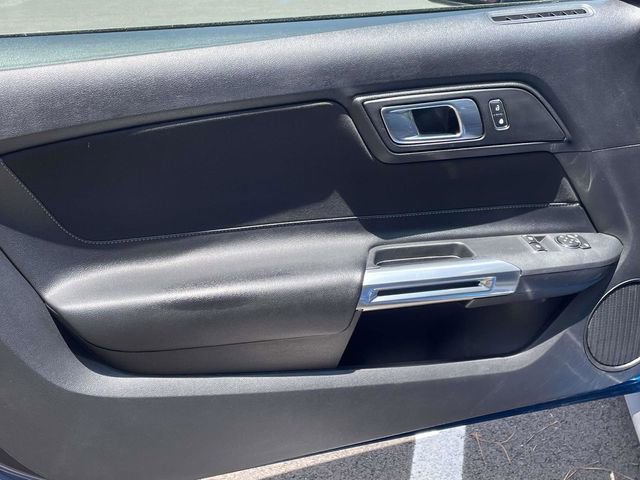 Used 2018 Ford Mustang Coupe RWD image 8