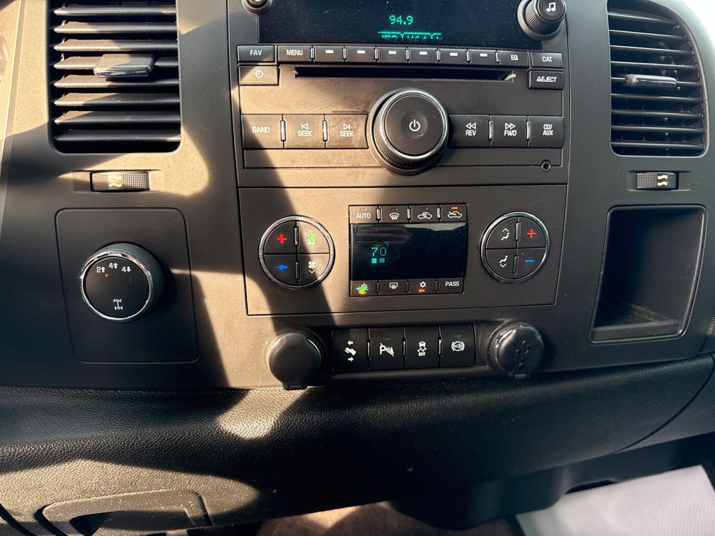 Used 2014 Chevrolet Silverado 2500 LT w/ Custom Sport Truck Package AWD/4WD image 31