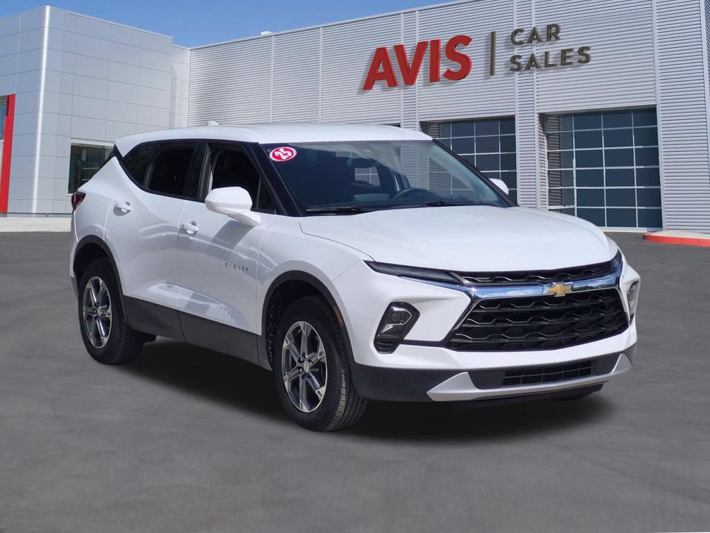 Used 2025 Chevrolet Blazer LT FWD image 3
