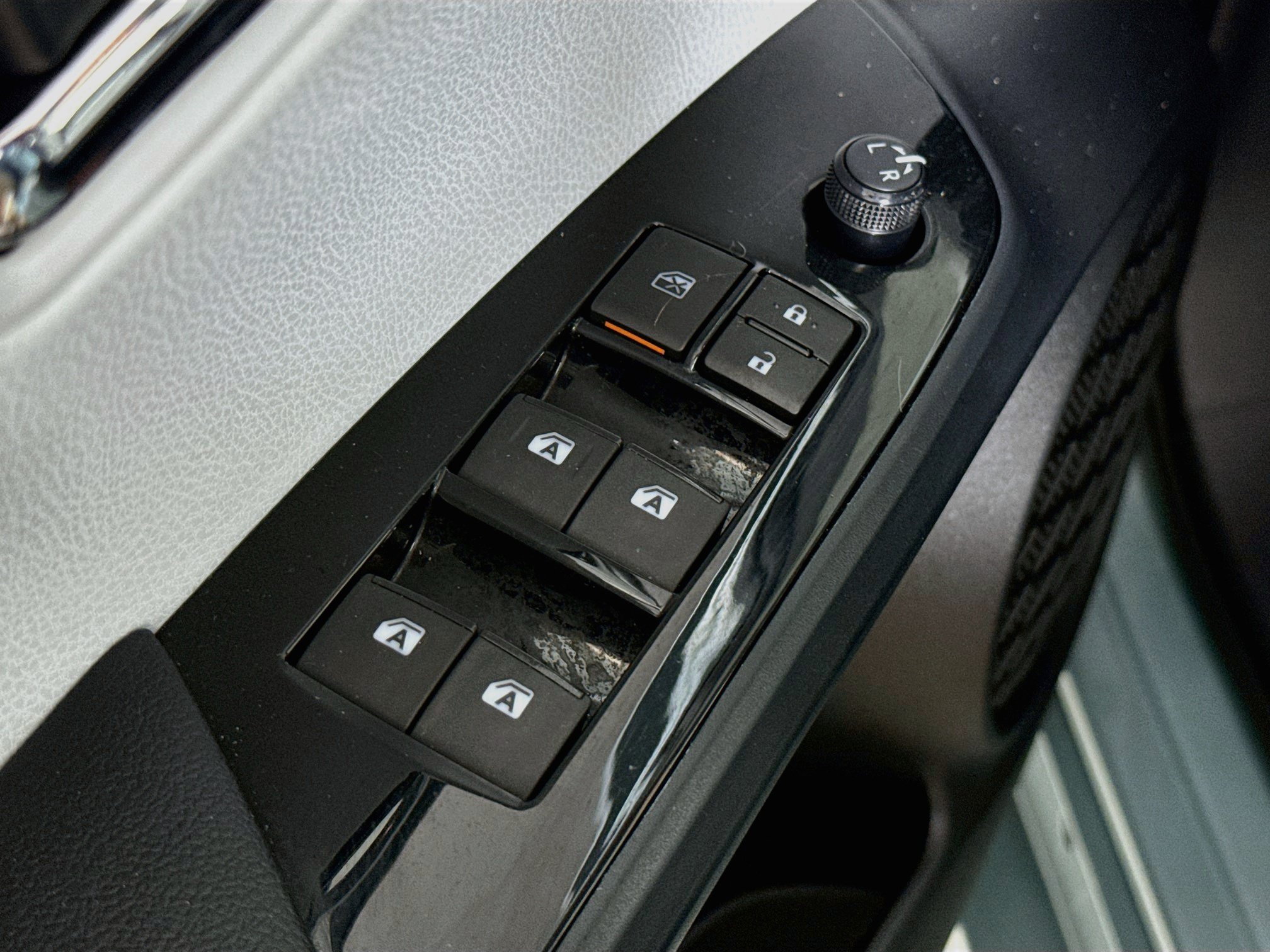 Used 2017 Toyota Prius Four FWD image 21