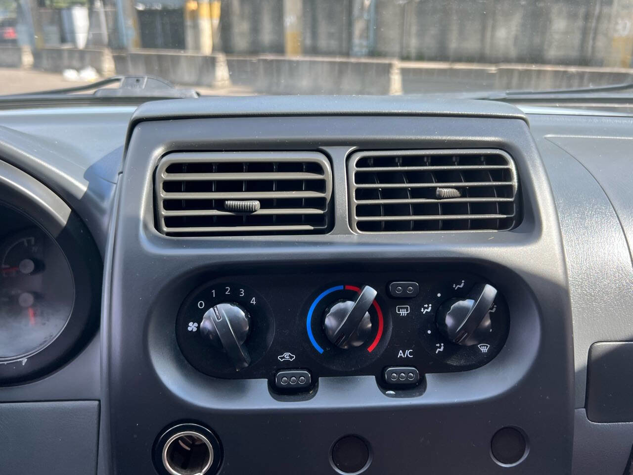 Used 2002 Nissan Xterra XE image 21