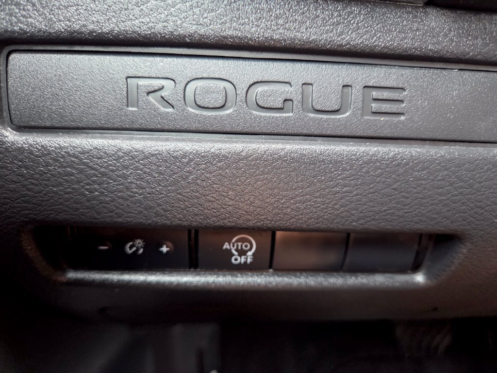 Used 2026 Nissan Rogue S FWD image 12