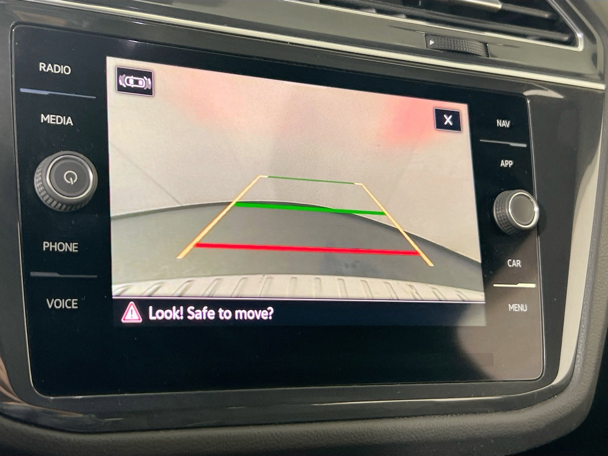 Used 2022 Volkswagen Tiguan SEL R-Line AWD/4WD image 14