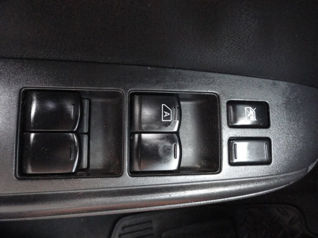 Used 2014 Nissan Versa Note SV w/ Interior Illumination Package FWD image 19