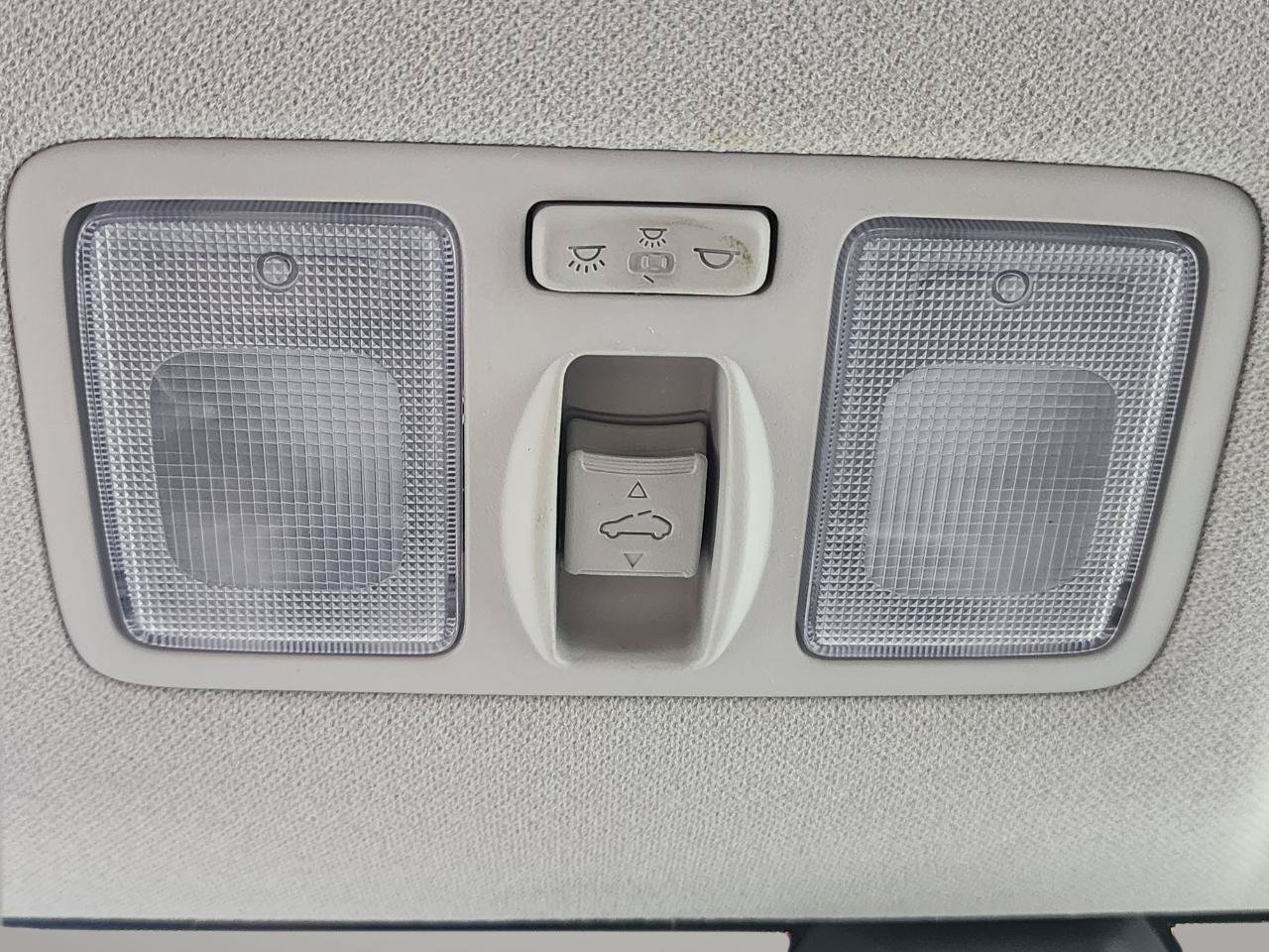 Used 2022 Hyundai Venue SEL FWD image 19