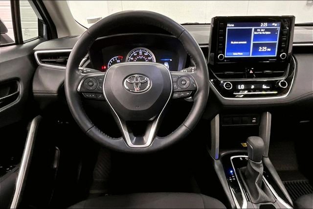 Used 2022 Toyota Corolla Cross LE w/ Moonroof Package image 6