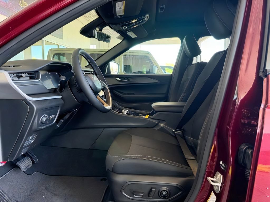 New 2026 Jeep Grand Cherokee Laredo X RWD image 12