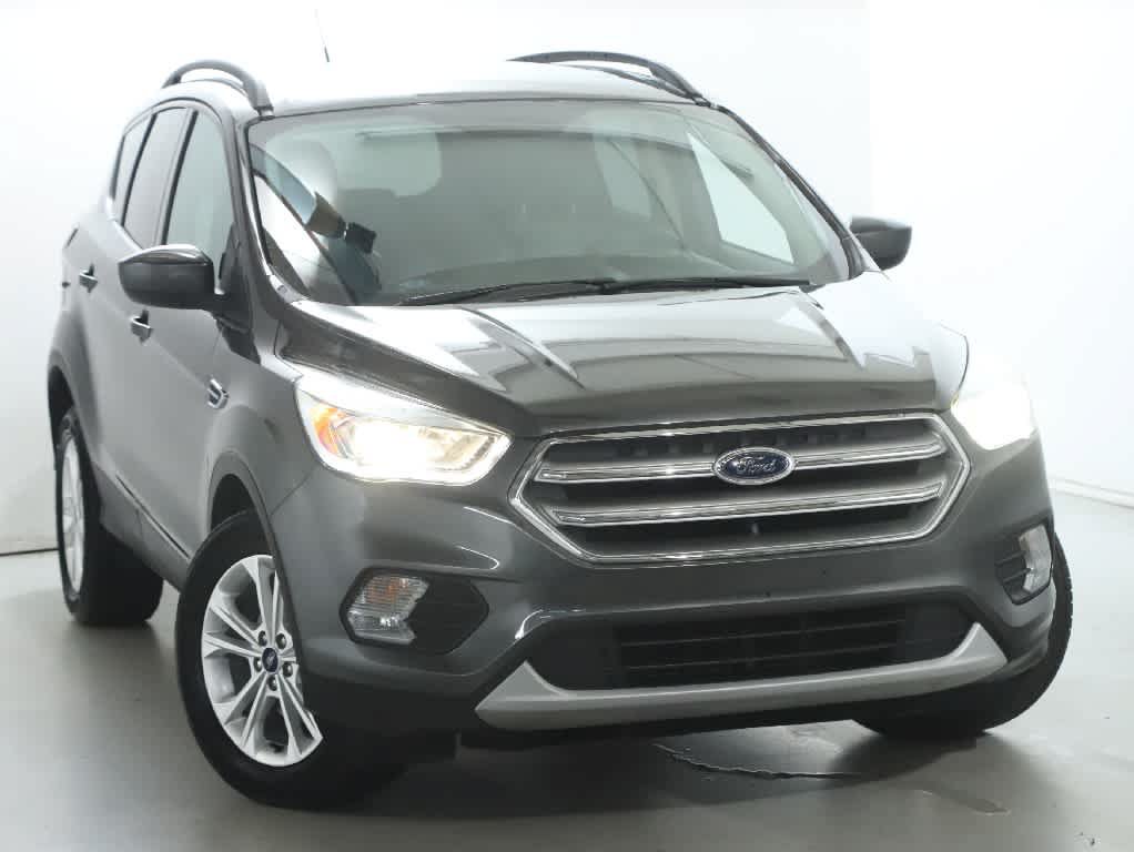Used 2017 Ford Escape SE w/ Equipment Group 201A FWD image 2