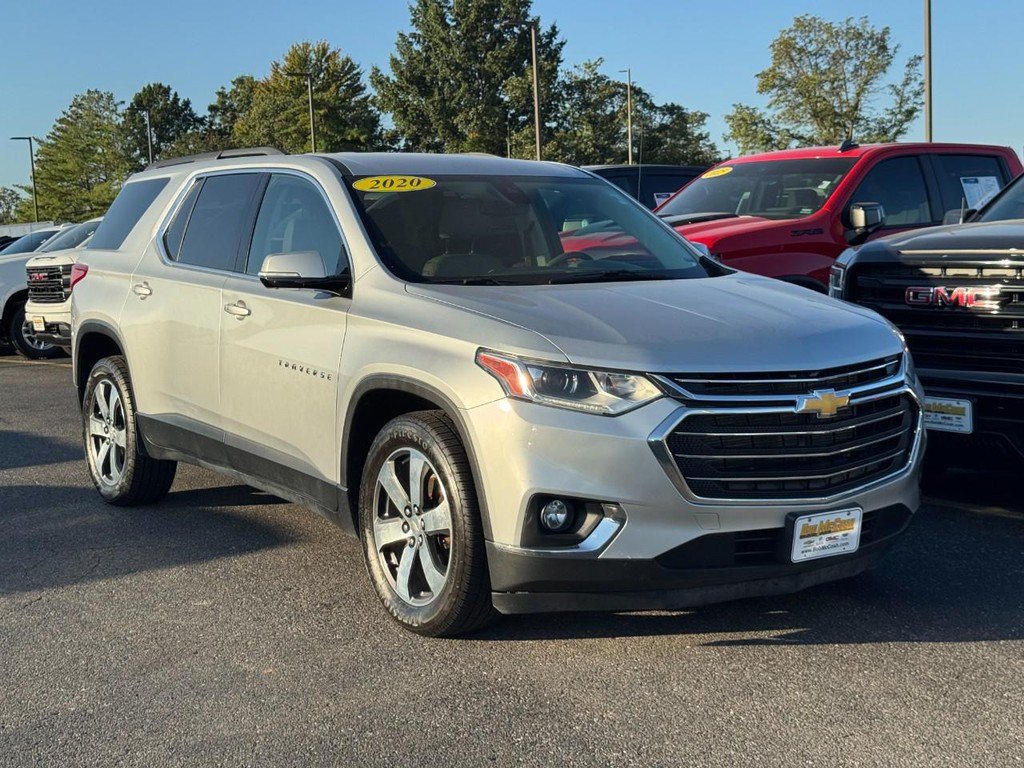 Used 2020 Chevrolet Traverse LT w/ Driver Confidence II Package AWD/4WD image 2