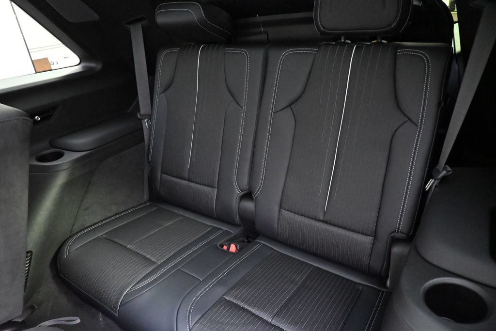 New 2027 Cadillac Vistiq Luxury w/ LPO, Floor Liner Package AWD/4WD image 22