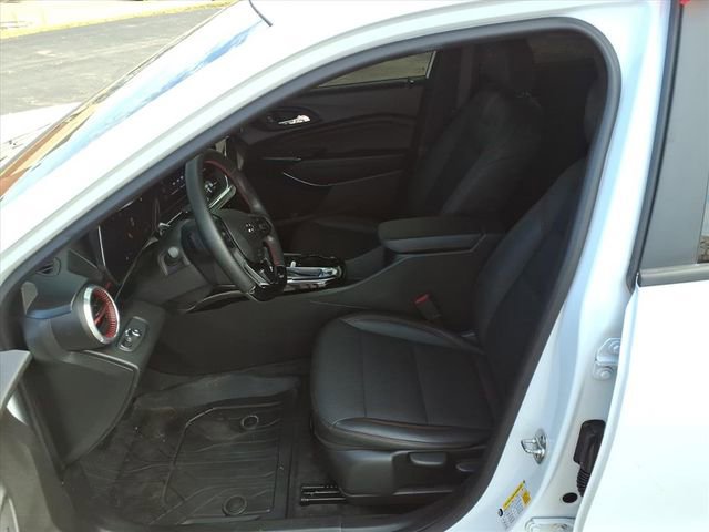 Used 2025 Chevrolet Trax RS w/ Driver Confidence Package image 23