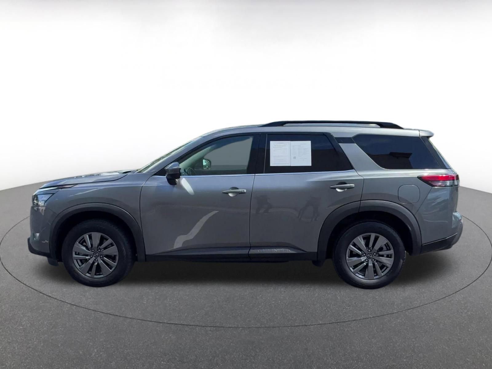 Used 2025 Nissan Pathfinder SV FWD image 9