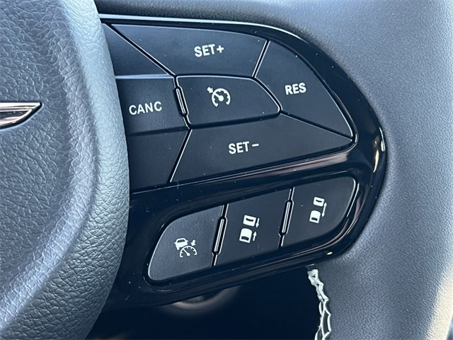 Certified 2026 Chrysler Pacifica Select w/ S Appearance Package image 24