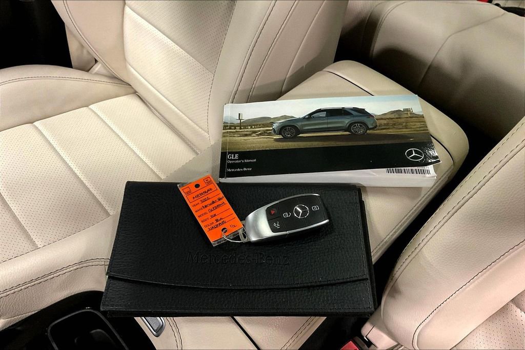 Used 2022 Mercedes-Benz GLE 350 4MATIC w/ Premium Package image 34