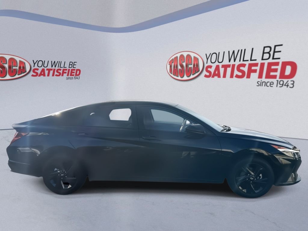 Used 2023 Hyundai Elantra SEL w/ Preferred Accessory Package image 5