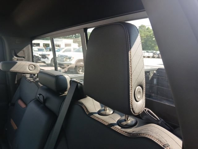 Used 2025 GMC Sierra 2500 AT4 w/ AT4 Premium Plus Package AWD/4WD image 23