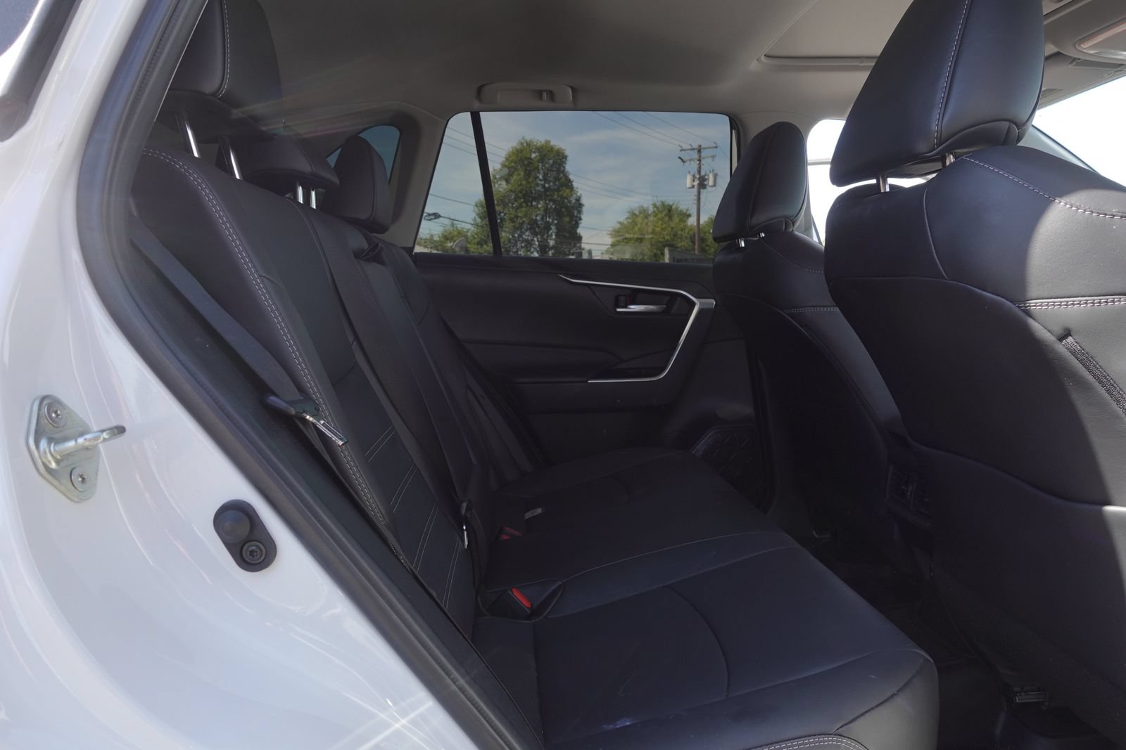 Used 2023 Toyota RAV4 XLE Premium FWD image 14