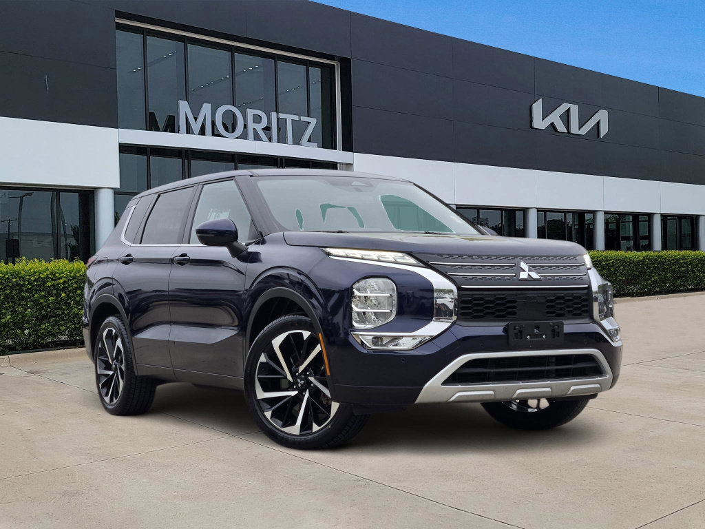 Used 2024 Mitsubishi Outlander SE image 1
