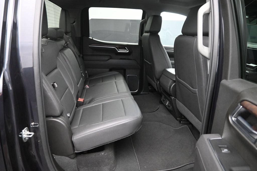 Used 2025 GMC Sierra 1500 SLT AWD/4WD image 15