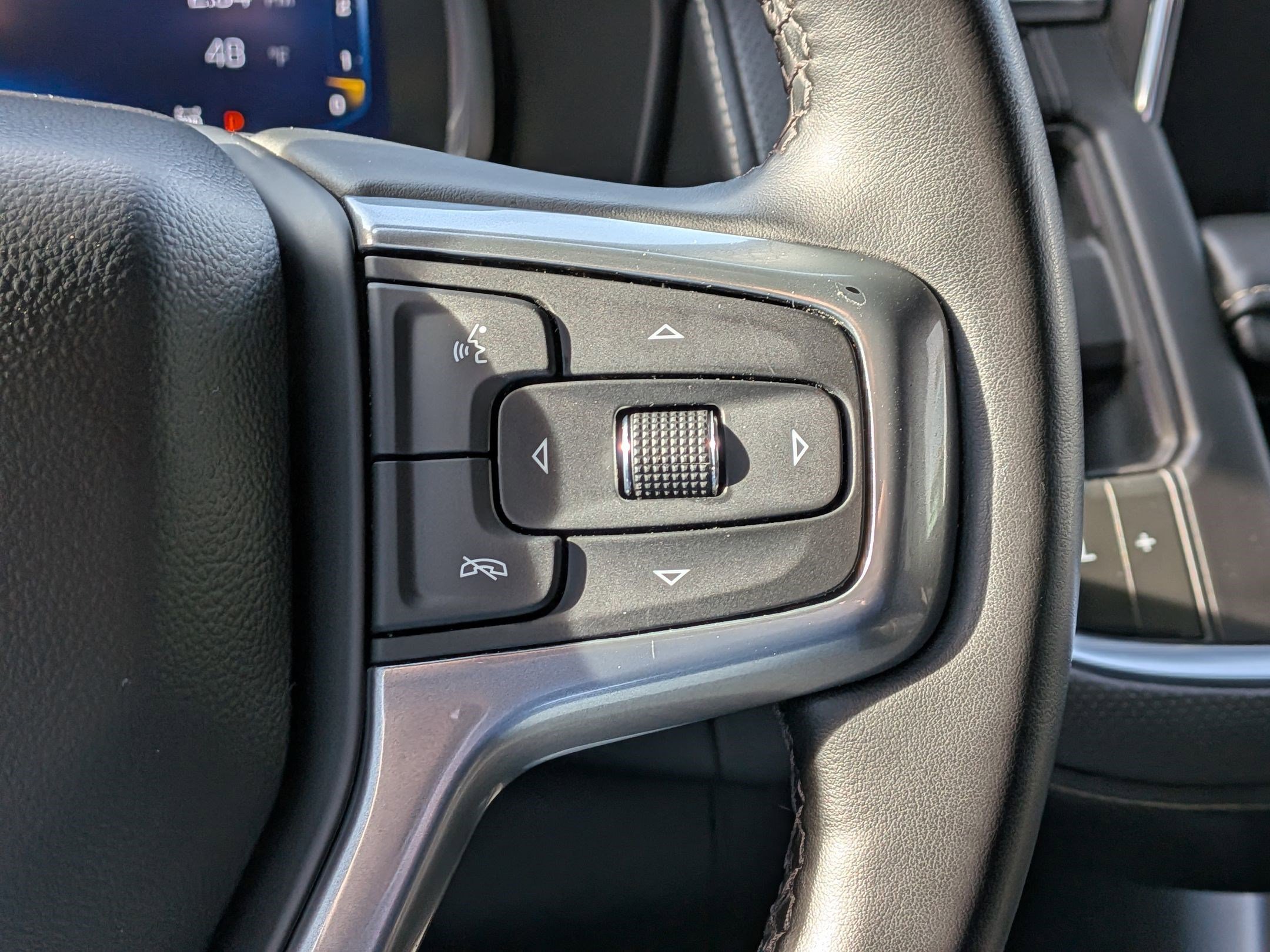 Used 2023 Chevrolet Suburban Premier image 18