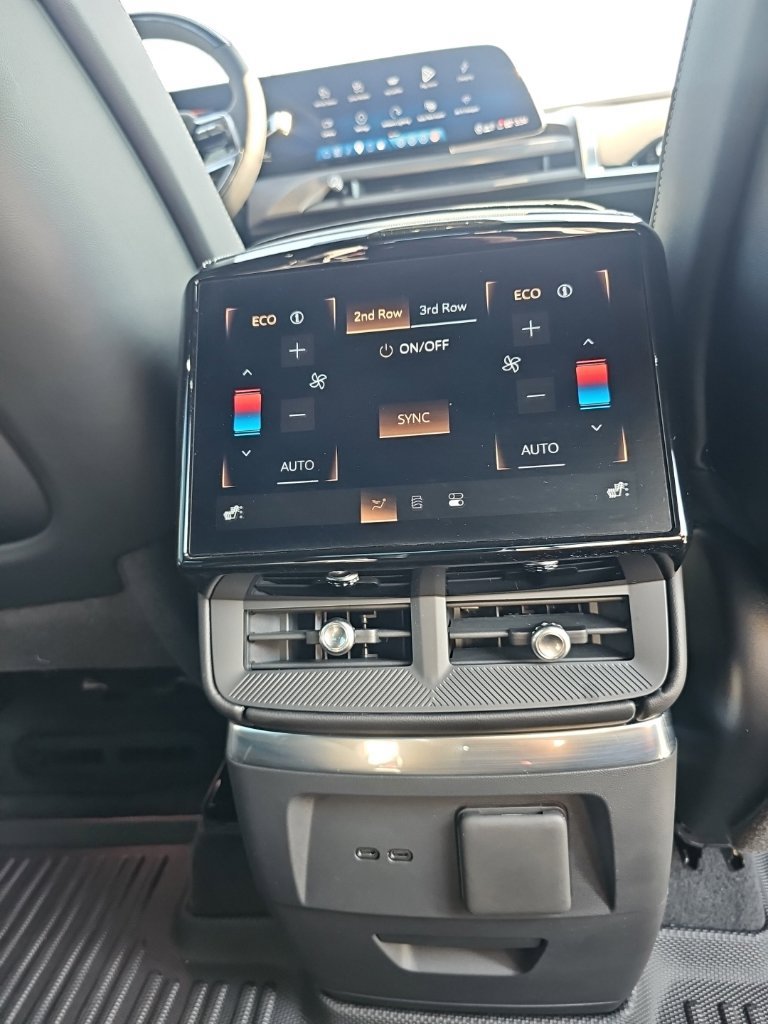 Used 2027 Cadillac Vistiq Luxury AWD/4WD image 20