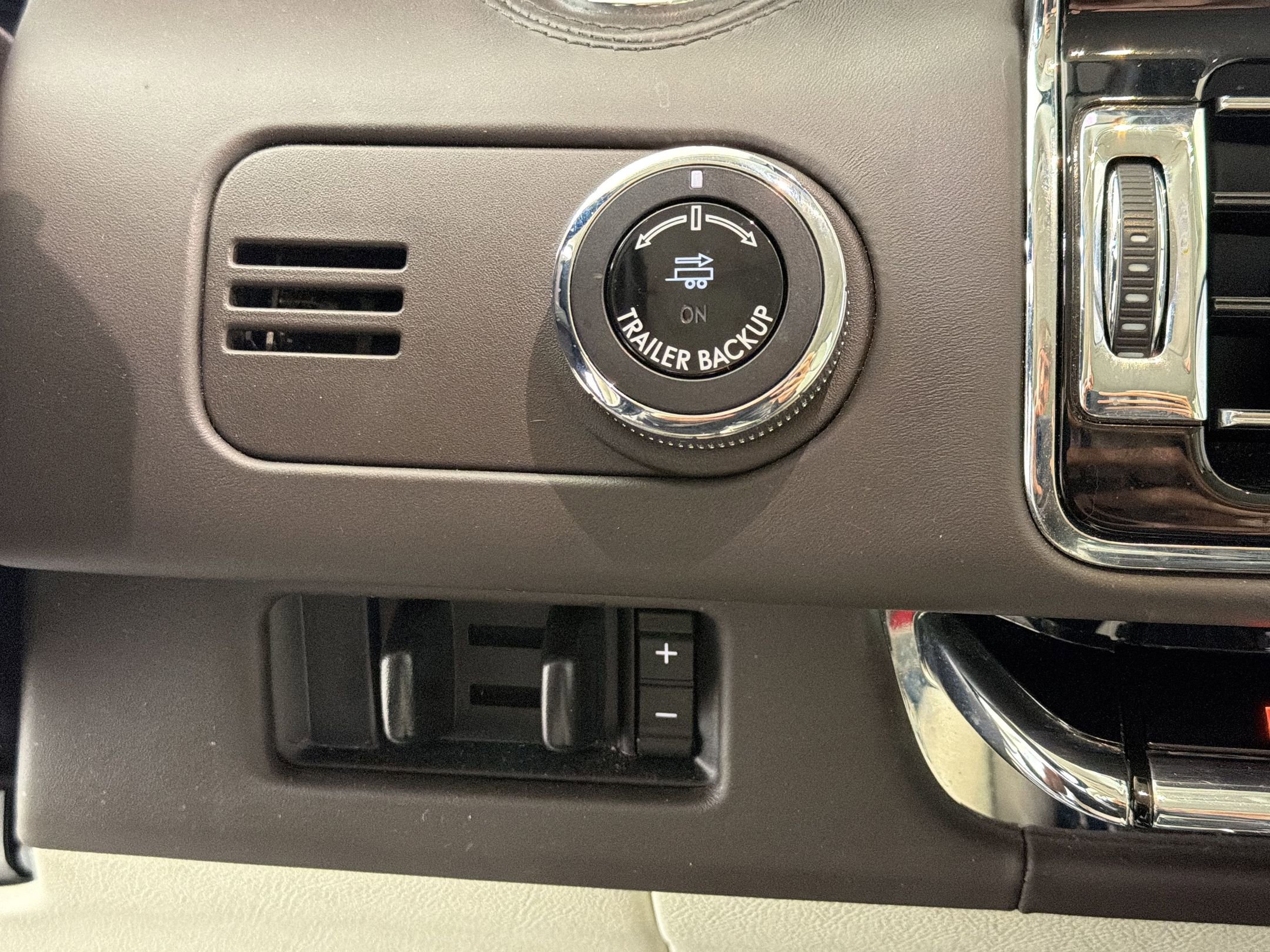 Used 2021 Lincoln Navigator Black Label w/ Cargo Convenience Package AWD/4WD image 25