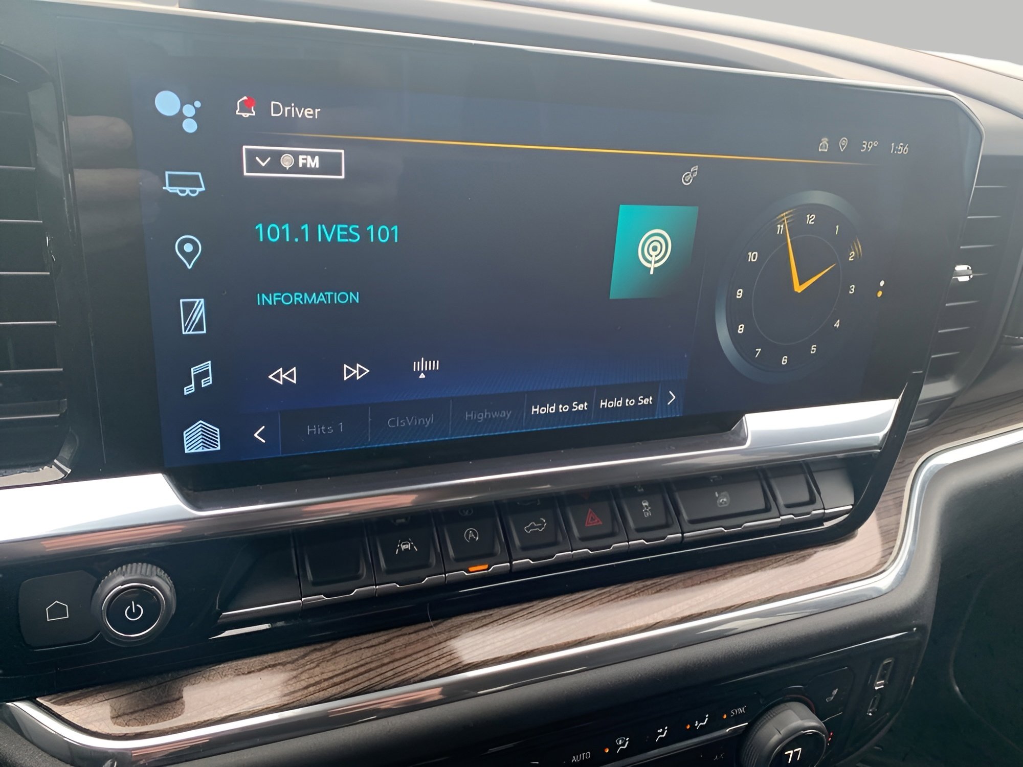 Used 2024 Chevrolet Silverado 1500 LT image 16