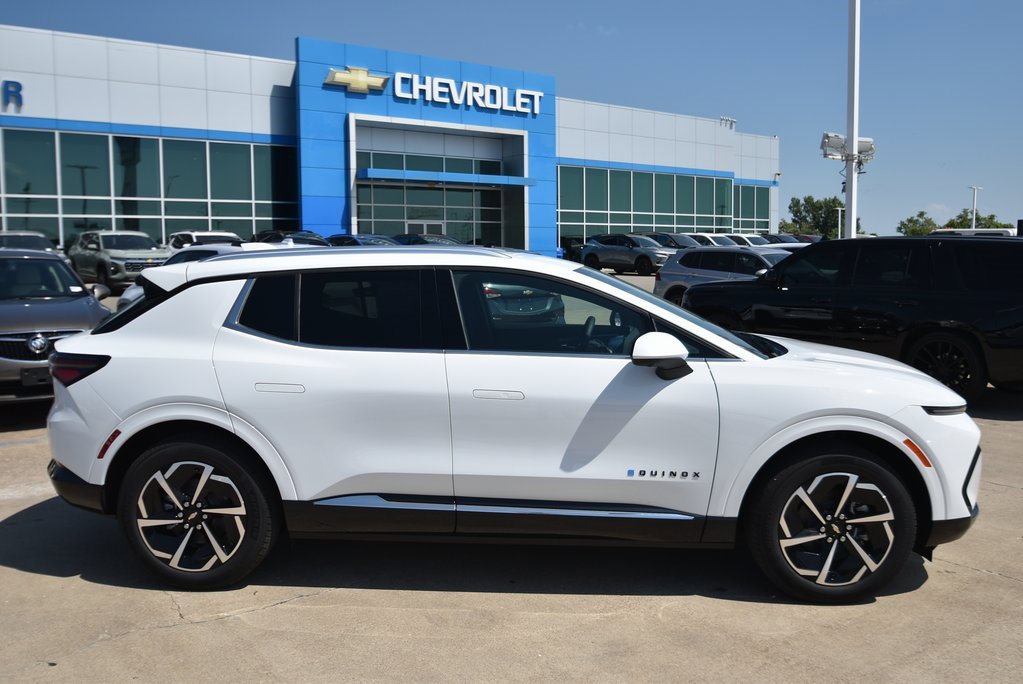 New 2025 Chevrolet Equinox EV LT image 3