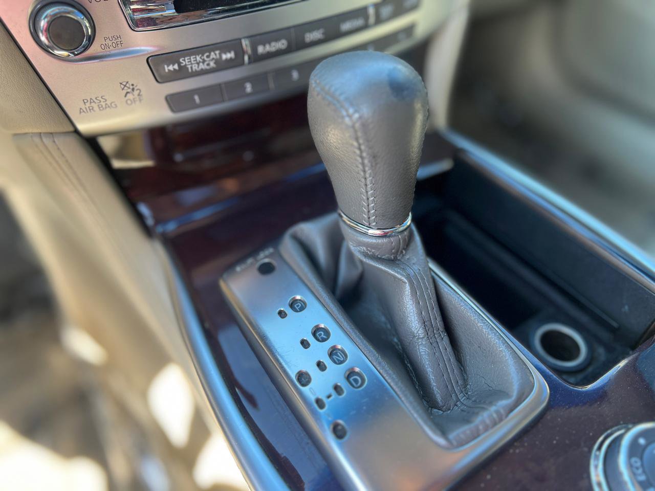 Used 2019 INFINITI Q70 Luxe RWD image 30