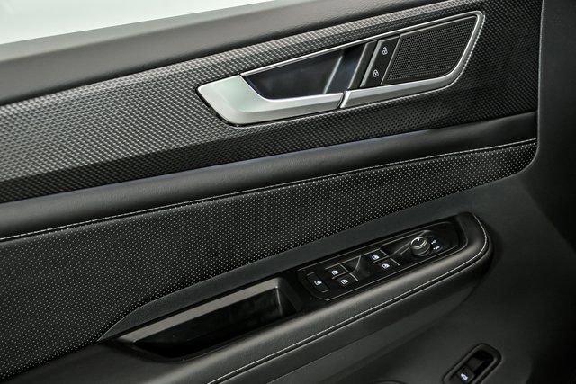 Certified 2024 Volkswagen Atlas Cross Sport SEL image 9