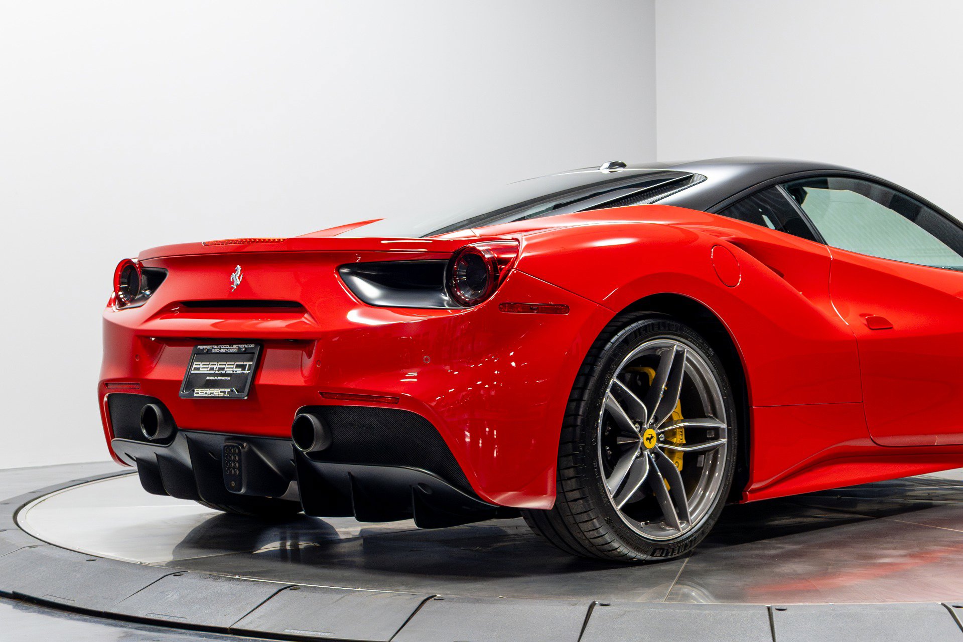 Used 2018 Ferrari 488 GTB image 18
