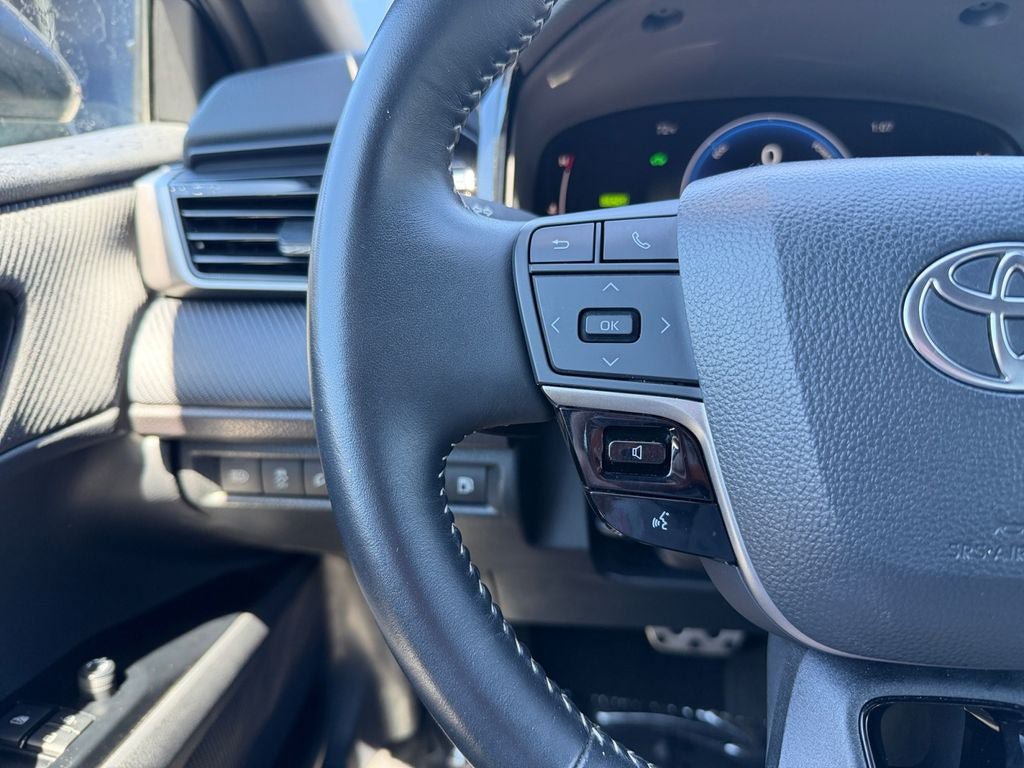 Used 2025 Toyota Camry SE FWD image 15