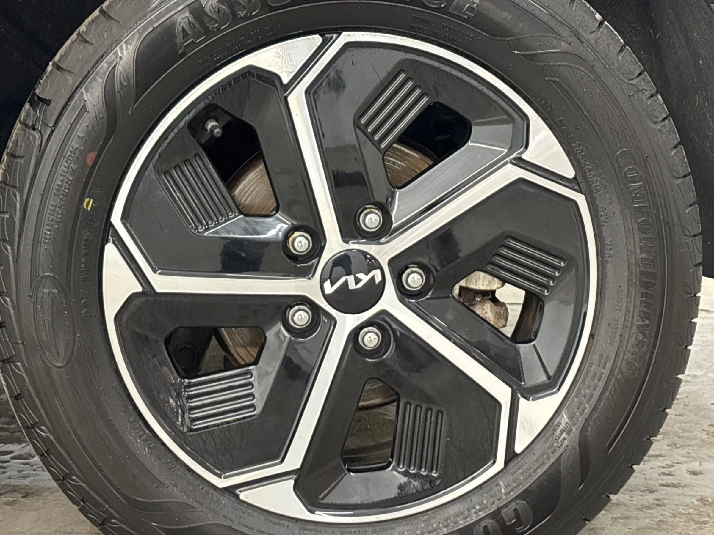 Used 2023 Kia Niro EX image 31