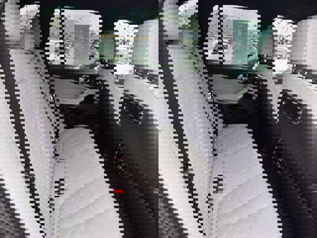 Used 2026 BMW X5 xDrive50e image 22