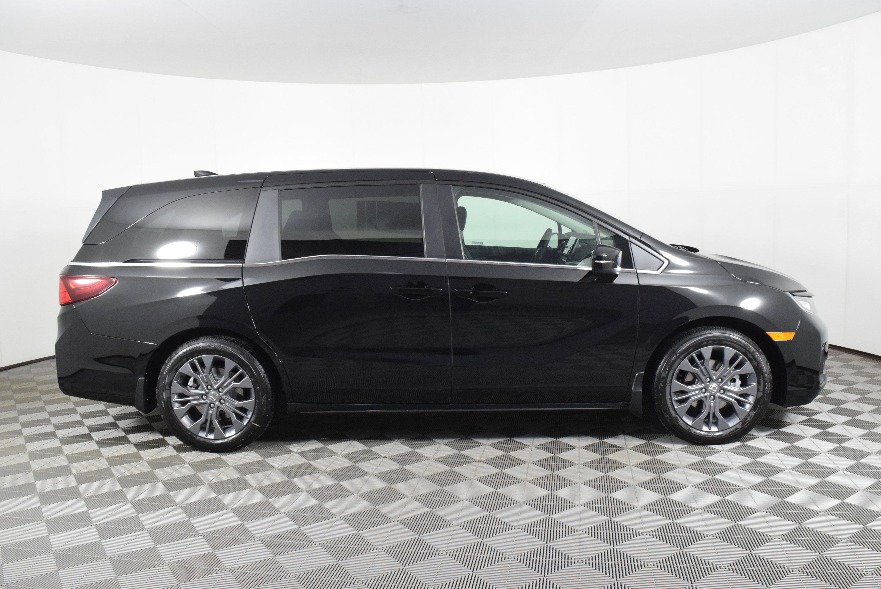 New 2026 Honda Odyssey Touring image 5